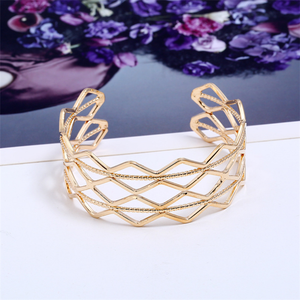 Trendz en gros TOP UN bracelet à breloques en métal en métal pour femme - Product Image 3
