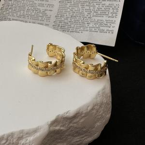 Pendientes de Plata de Ley S925, Estilo Retro Francés, con Circonitas Plegadas, Estilo Vintage de Lujo Ligero, Accesorios para las Orejas en Forma de C, Cristal de Moda Sencillo y Exclusivo - Product Image 3
