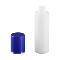 Flacon de pulvérisation en plastique HDPE personnalisable de 100ml avec grand couvercle et bouchon de couronne pour les soins personnels.