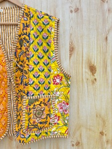 เสื้อกั๊กผ้าฝ้ายแบบควิลท์สองด้าน ใส่ได้ทั้งชายและหญิง ลายปะติดสไตล์โบฮีเมียน ของขวัญสำหรับเพื่อนเจ้าสาว ปิดด้วยเชือกผูก เป็นมิตรกับสิ่งแวดล้อม เสื้อกั๊กสำหรับฤดูหนาว - Product Image 4