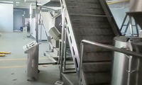 Continue, hoogproductieve, volautomatische lijn voor de verwerking van pinda's en brede bonen met mixer en friteuse voor frituurproductie