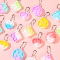 Porte-clés en silicone personnalisé anti-rongeurs, mini-pionnier de dessin animé, breloque de sac à dos, jouet anti-stress, cadeau de fête pour la maternelle