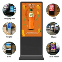 Plancher d'écran tactile de 55 pouces tenant le kiosque interactif de Totem de signalisation numérique annonçant l'affichage numérique pour la publicité