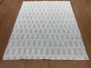Alfombra de Algodón Tejida a Mano Lavable con Base Beige y Patrón Geométrico Blanco, Alfombra de Oración Ecológica para Decoración del Hogar - Product Image 2