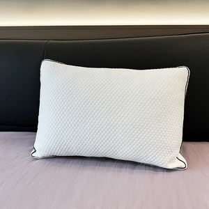 Marchandises excédentaires <span class=keywords><strong>haut</strong></span> <span class=keywords><strong>de</strong></span> <span class=keywords><strong>gamme</strong></span> pas cher Queen et King Size mousse à mémoire déchiquetée remplissage <span class=keywords><strong>oreiller</strong></span> en bambou <span class=keywords><strong>de</strong></span> refroidissement pour <span class=keywords><strong>hôtel</strong></span> - Product Image 1