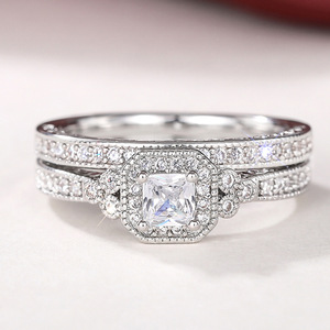 Anillo de Compromiso de Diamantes en Oro Blanco para Mujer T0070, Corte Princesa, Piedra Principal de Color G Natural con Diamantes Laterales - Product Image 6