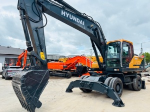 Excavadora de cadenas HYUNDAI 210W-7 original con motor diésel, bomba hidráulica de buena calidad, controles de precisión y cabina cómoda, perfecta para uso urbano. - Product Image 2