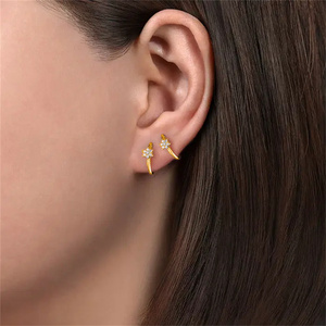 Boucles d'oreilles créoles ROXI en argent sterling 925 avec zircon incrusté en forme de flocon de neige pour femmes - Product Image 5