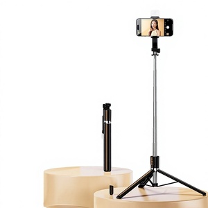 Perche à <span class=keywords><strong>selfie</strong></span> longue en acier inoxydable avec lumière de beauté et mini support rotatif pour trépied de photographie intelligent – Vente en gros - Product Image 1