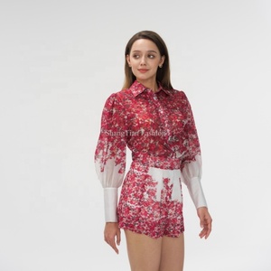 Fabricante de Ropa, Traje de Mujer Personalizado con Estampado Floral, Blusa de Chifón Ligero de Manga Larga, Pantalones Cortos Holgados - Product Image 5