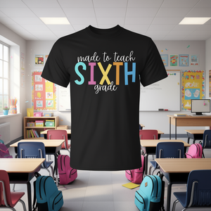 Camiseta Premium para Maestros de Sexto Grado, Diseñada para el Primer Día de Clases, Artículo Promocional - Product Image 3