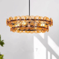 Lustre rond en verre ambré à cinq étages en fer forgé noir de luxe pour hôtel, avec hauteur réglable et taille moyenne
