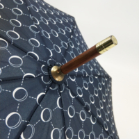 Parapluie d'affaires entièrement imprimé, sans PFC, en pongé 8K, durable, coupe-vent, avec poignée en bois, diamètre ouvert 101 cm, pour voyage