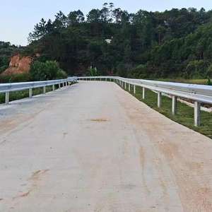 Barriera Stradale in Alluminio e Acciaio Ondulato Zincato per Applicazioni Stradali, Fornita Direttamente dalla Fabbrica - Product Image 3