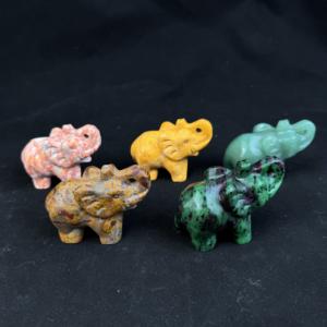 Vente en gros directe usine de sculptures en cristal : Éléphant sculpté en jade <span class=keywords><strong>jaune</strong></span> naturel, pierre précieuse pour la décoration intérieure - Product Image 1