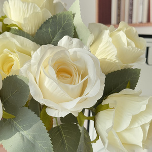 Ramo de Rosas de Seda de Meiyu Craft Flower Factory, 5 Cabezas, Impermeable, Decoración para Bodas y Hogar, Centro de Mesa - Product Image 3