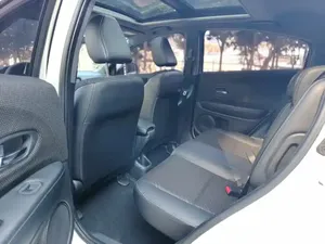 Honda <span class=keywords><strong>XR</strong></span>-V 1.8L CVT EXi Iu-xury 2017 2018 2019 - SUV Compatto Usato, Motore Più Potente, Spazioso in Ottime Condizioni - Product Image 3