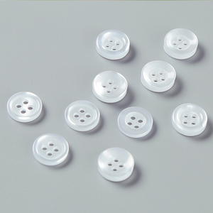 زر راتينج بلاستيك لامع 4 ثقوب أبيض مخصص بسعر الجملة لملابس القمصان - Product Image 4