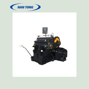 เครื่องปั๊มนูนแบบกึ่งอัตโนมัติ รุ่น Nantou 1100 สำหรับตัดกระดาษ กล่อง และถุง - Product Image 1
