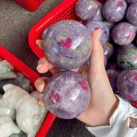 Sphère de rubis synthétique violet polie en lepidolite, pierre précieuse artificielle, boule de cristal artisanale pour cadeau et décoration intérieure, vente en gros