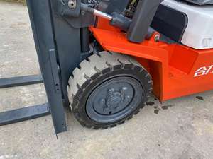 Expédition rapide Heli 30 3 tonnes roue chariot élévateur moteur Diesel haute qualité 100% prêt chariot élévateur d'occasion avec 1 an de garantie tout-terrain - Product Image 6