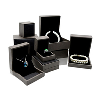 Boîte à bijoux carrée en cuir avec pierres précieuses de haute qualité, mini boucles d'oreilles colorées pour femmes, boîte cadeau petites boîtes à colliers et bracelets
