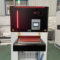Machine de finition à bande large pour tôles en acier inoxydable