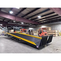 Rampes de chargement hydrauliques mobiles en acier au carbone certifiées CE, garde-corps de 60-80 cm, capacité de 3250 kg pour la logistique, l'entreposage et les conteneurs