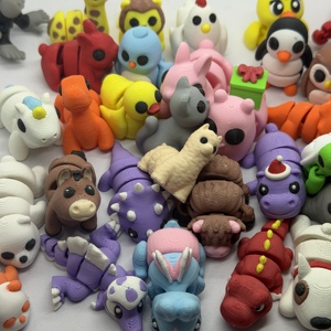 Figurines d'animaux miniatures en plastique imprimées en 3D en vrac, jouet articulé flexible anti-stress, lot mystère - Product Image 1