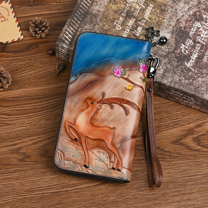 Ando Bag Portefeuille long pour femme en cuir véritable, style vintage, avec motif cerf embossé, fermeture éclair intégrale et dragonne - Product Image 3