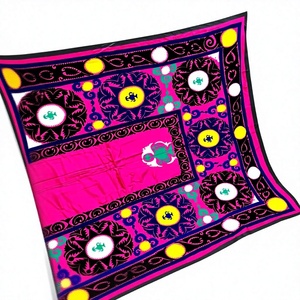 Couverture brodée traditionnelle, couverture en patchwork artisanale, couverture brodée ethnique, couverture décorative faite à la main, couverture florale traditionnelle - Product Image 1