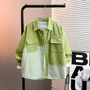 Conjunto de ropa para niño grande 2025, camisa informal de manga larga de retazos a rayas verdes para otoño - Product Image 1