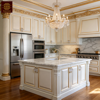 Meubles de cuisine encastrés de luxe haut de gamme pour résidences, îlot central, ensemble complet sur mesure, style classique, bois massif, finition dorée, armoires sculptées