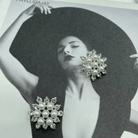 Kancing Berhiaskan Bunga dan Rhinestone Klasik dengan Mutiara Imitasi untuk Blus dan Kardigan