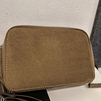 Sac à bandoulière mini unisexe en daim de luxe avec logo personnalisé, sac à bandoulière décontracté en daim souple et durable pour les voyages quotidiens