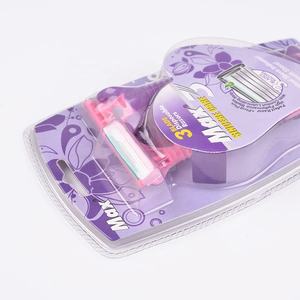 Paquete <span class=keywords><strong>de</strong></span> 3 Maquinillas <span class=keywords><strong>de</strong></span> Afeitar Desechables Clásicas <span class=keywords><strong>de</strong></span> 3 Hojas <span class=keywords><strong>para</strong></span> Mujer, Depilación con Tira Hidratante <span class=keywords><strong>de</strong></span> Aloe - Product Image 2