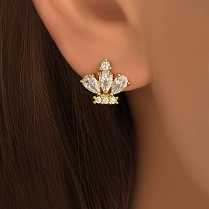 Pendientes de Corona con Circonita Cúbica y Baño de Oro de 18K para Mujer, Disponibles al por Mayor - Product Image 2