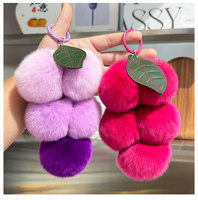 Porte-clés en peluche doux et écologique en forme de raisin – Breloque personnalisable et moelleuse pour clés de voiture et sac à main