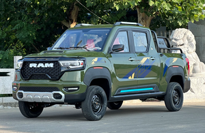 Mini Camioneta Eléctrica de Carga Fabricada en China, Interior Oscuro, Asientos de Cuero, Cámara Trasera, Motor de Tracción Simple, Volante a la Izquierda - Product Image 2