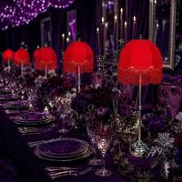 Lampe de table vintage à piles, sans fil, basse tension, avec abat-jour à franges rouges et base chromée, idéale pour la décoration d'événements et de fêtes