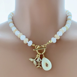 Collier en perles d'agate crème blanche style bohème BD-C6723, pendentif en forme d'arête de poisson, de queue de sirène ou de goutte d'eau, bijou de vacances, cadeau - Product Image 1