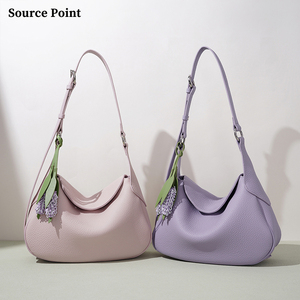 <span class=keywords><strong>Sac</strong></span> à bandoulière en cuir véritable de luxe au design épuré avec pendentif, sangle réglable, sacs à main demi-lune sous le bras pour femmes, idéal pour les trajets quotidiens - Product Image 1