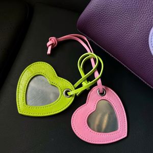 Miroir de maquillage compact en cuir PU en forme de cœur, breloque de sac, pendentif de poche, porte-clés, décoration de sac à main, cadeaux promotionnels - Product Image 2