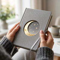 Carnet A5 personnalisé Lune Creuse, couverture rigide en lin gris, journal céleste à feuille d'or pour femme