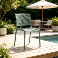 Chaise de salle à manger moderne contemporaine en plastique à dossier ajouré avec accoudoirs, empilable, pieds en plastique, pour la maison, le bureau ou la terrasse