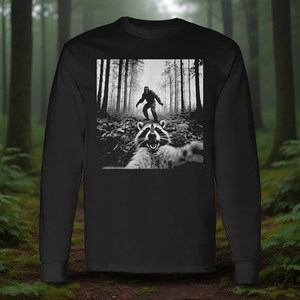 Camiseta de manga larga con diseño de mapache y Sasquatch Bigfoot - Product Image 3