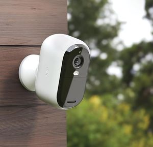 Caméra de sécurité <span class=keywords><strong>sans</strong></span> <span class=keywords><strong>fil</strong></span> <span class=keywords><strong>Arlo</strong></span> Essential 2K avec projecteur, intérieur/extérieur, 2e génération, audio bidirectionnel, vision nocturne couleur, détection de mouvement - Product Image 3