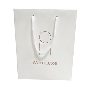 Sacs cadeaux en papier kraft plat de haute qualité avec options de logo personnalisé pour les promotions en supermarché, pour les vêtements et les chaussures - Product Image 4