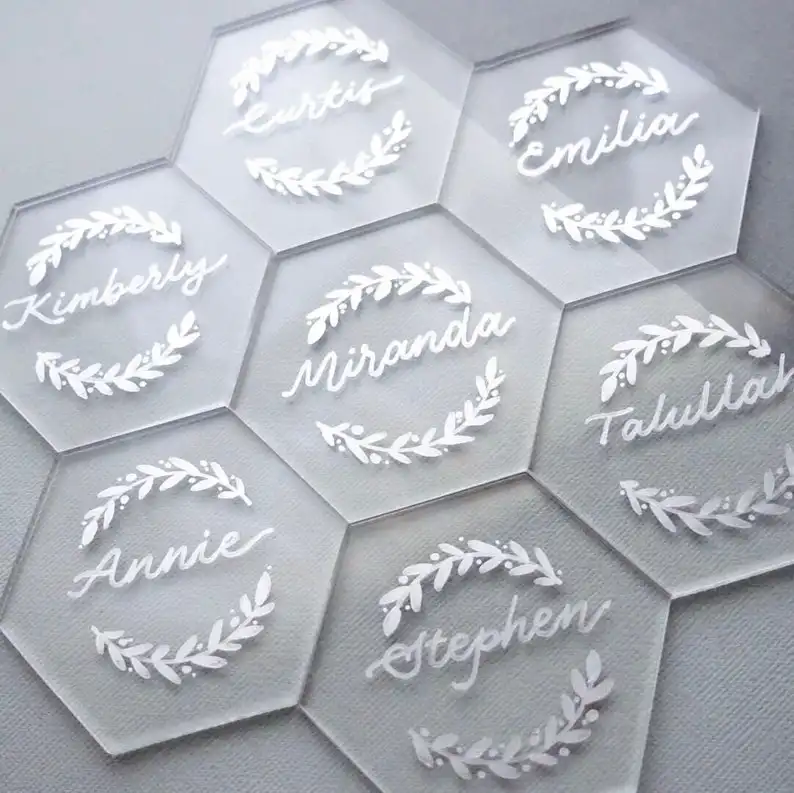 I commerci all'ingrosso Yageli producono segnaposto stampabili in acrilico trasparente esagonale personalizzato per feste di compleanno