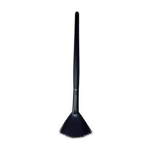 Brocha <span class=keywords><strong>de</strong></span> <span class=keywords><strong>Maquillaje</strong></span> Profesional en Forma <span class=keywords><strong>de</strong></span> Abanico Curvo Pequeño, Color Negro, con Fibra Artificial y Mango <span class=keywords><strong>de</strong></span> Madera - Product Image 5